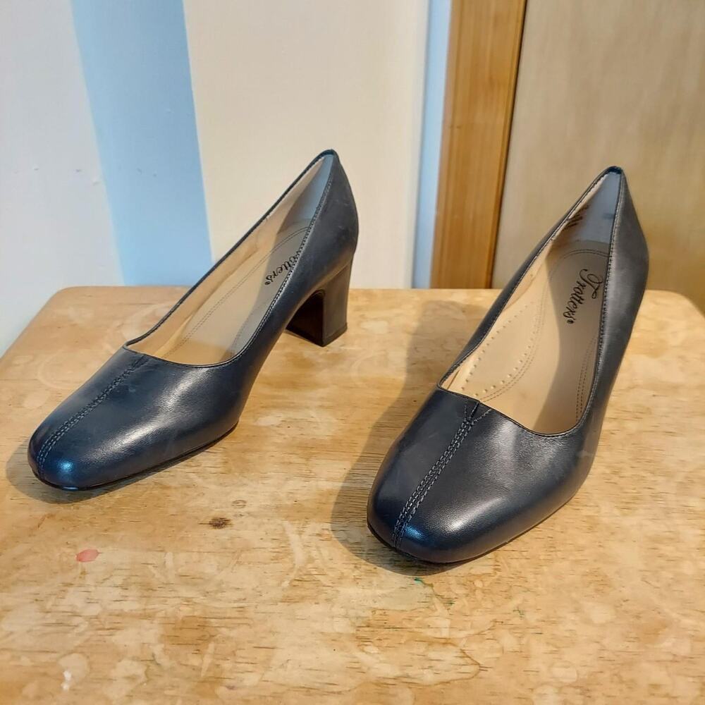 Trotters Daria Women's US 7.5 W Dark Navy Blue Leather Heel Pumps